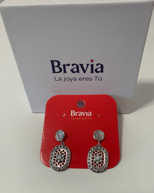 Pendientes Alargados Plateados con Perlas Blancas