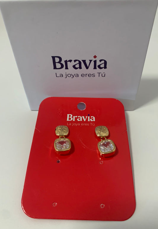 Pendientes Dorados Cortos con Corazón Rosa