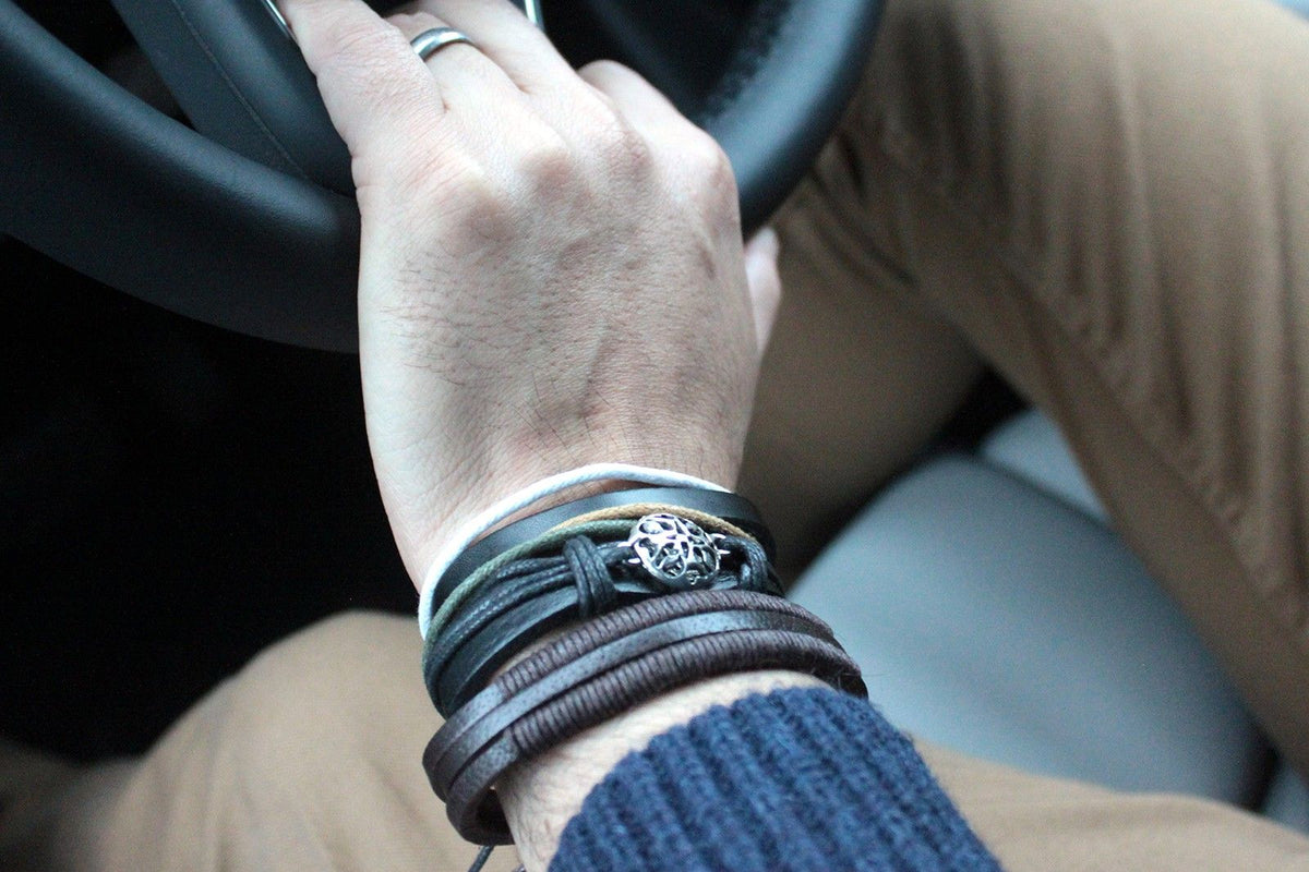 Pulsera de Hombre - Metal Y Cuero (color aleatorio) - Tienda Online de Productos Naturales y Ecológicos