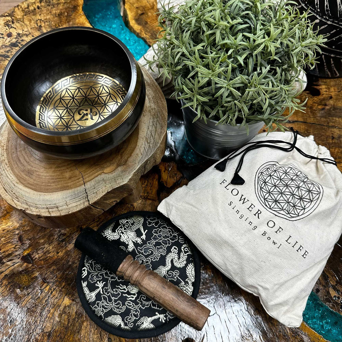 Set de regalo de cuenco tibetano batido y grabado a mano - 14 cm - Flor de la vida - Tienda Online de Productos Naturales y Ecológicos