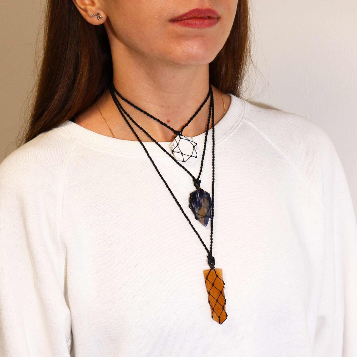 Colgante hexagonal de piedras preciosas entrelazada - Howlita blanca - Tienda Online de Productos Naturales y Ecológicos