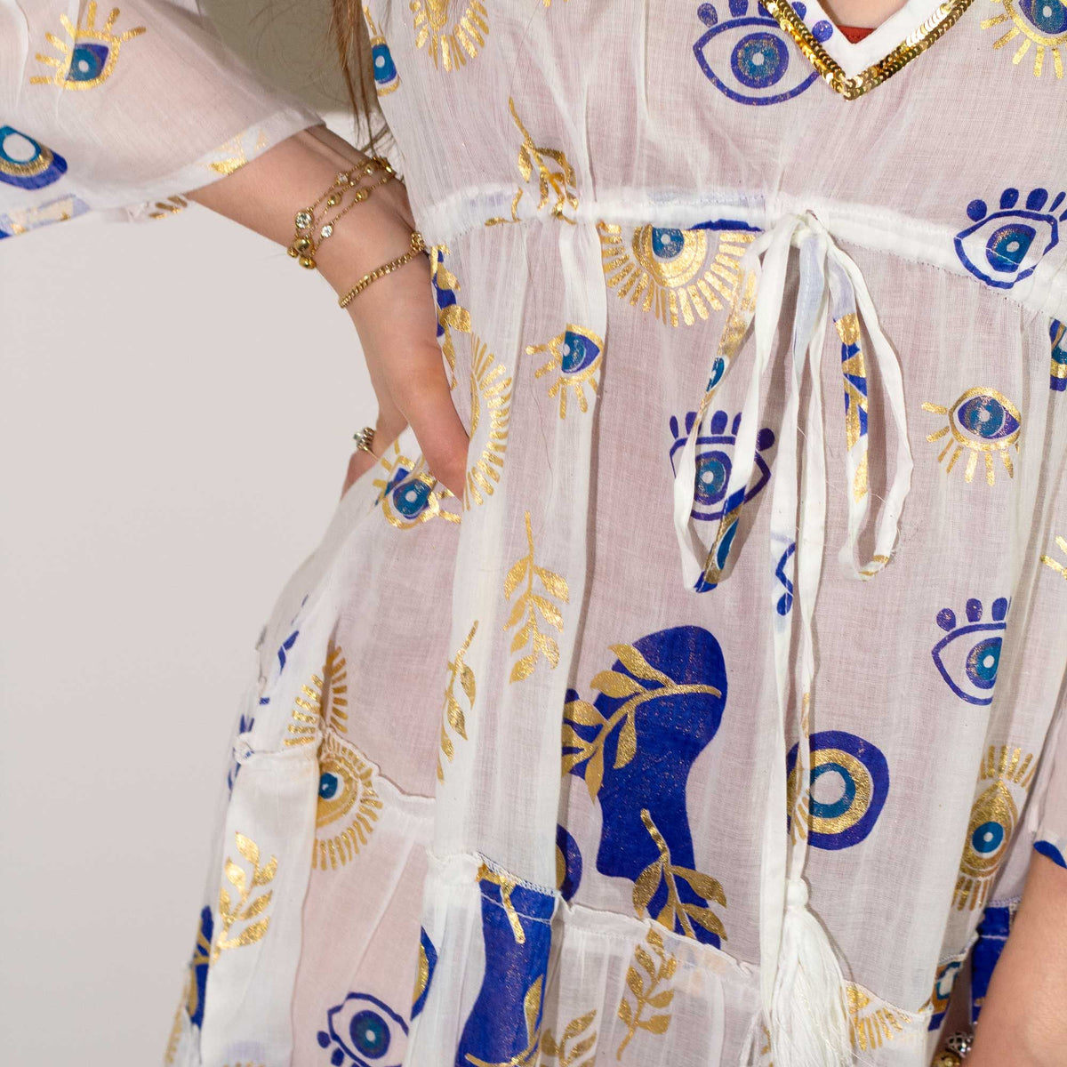 (ML) Colección Nomad Sari  - Vestido - Diseño de mal de ojo blanco, azul y dorado - Tienda Online de Productos Naturales y Ecológicos