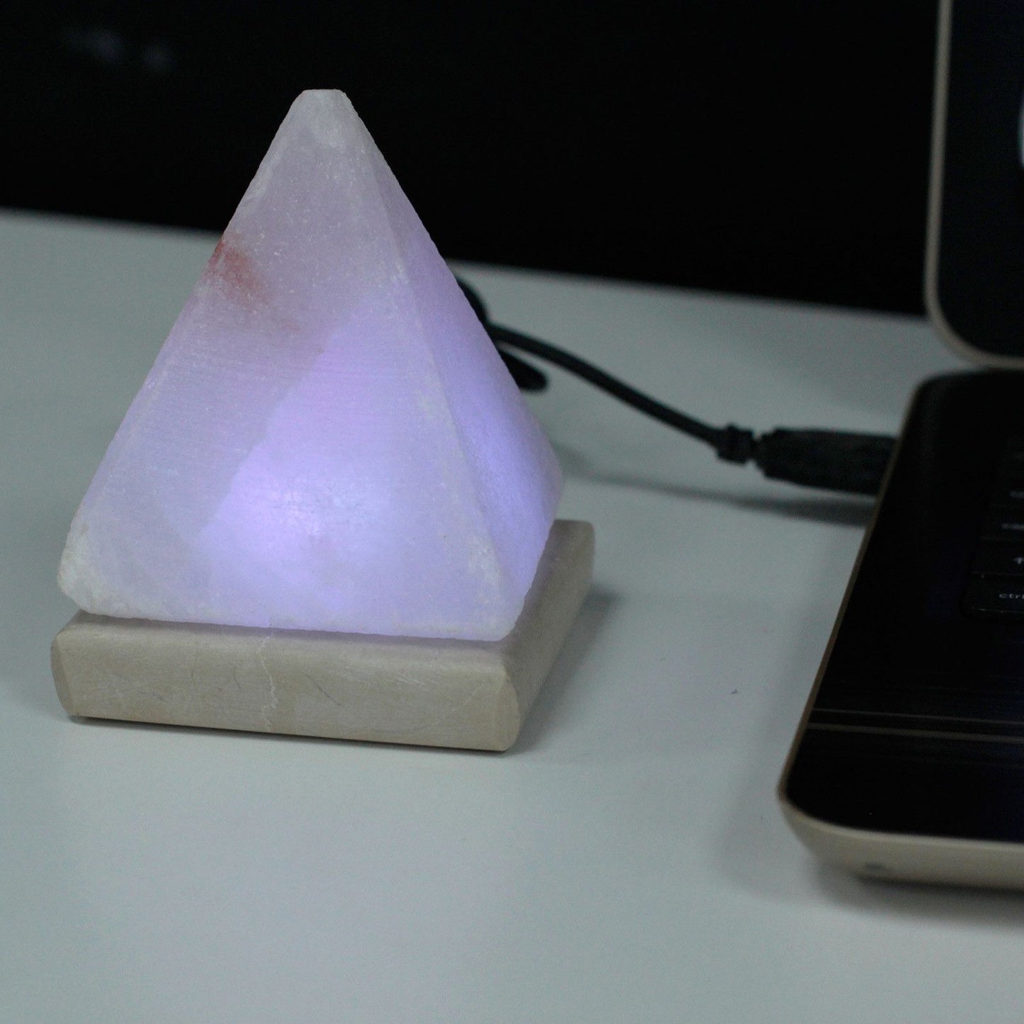 Lámpara de sal USB WHITE Pyramid - 9 cm (multi) - Tienda Online de Productos Naturales y Ecológicos