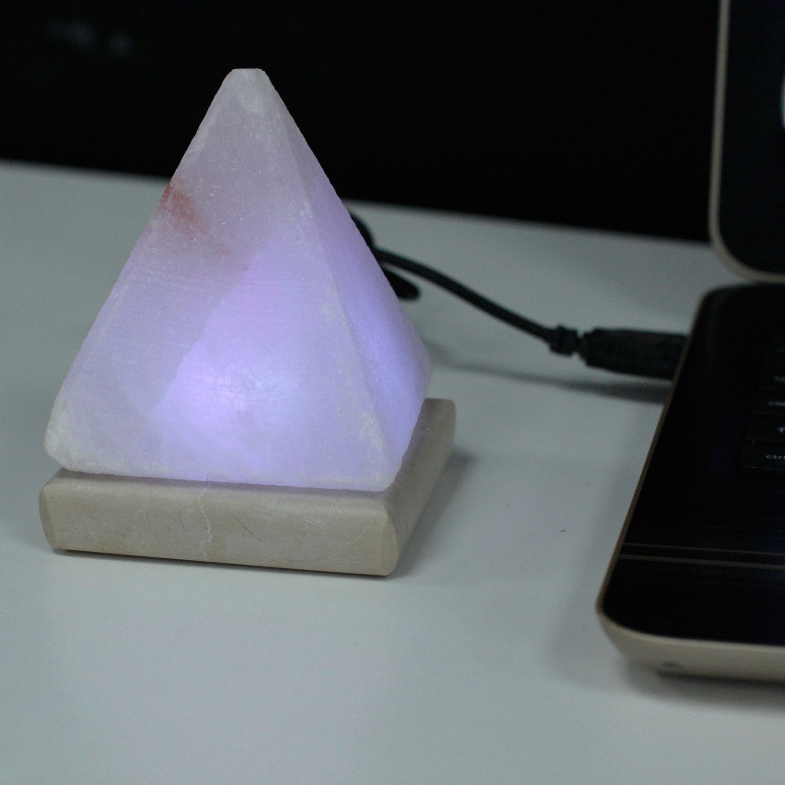 Lámpara de sal USB WHITE Pyramid - 9 cm (multi) - Tienda Online de Productos Naturales y Ecológicos